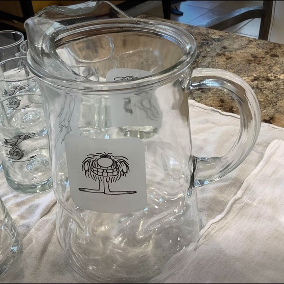 Pitcher and glasses - Picture 6 of 8